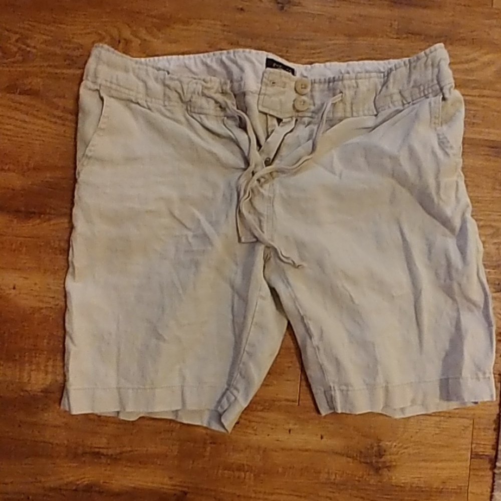 Jones New York Linen Khaki Shorts